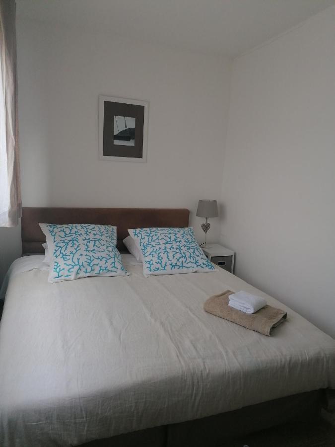 Chambre double avec salle de bain commune, a 2 min de la Croisette Cannes Extérieur photo