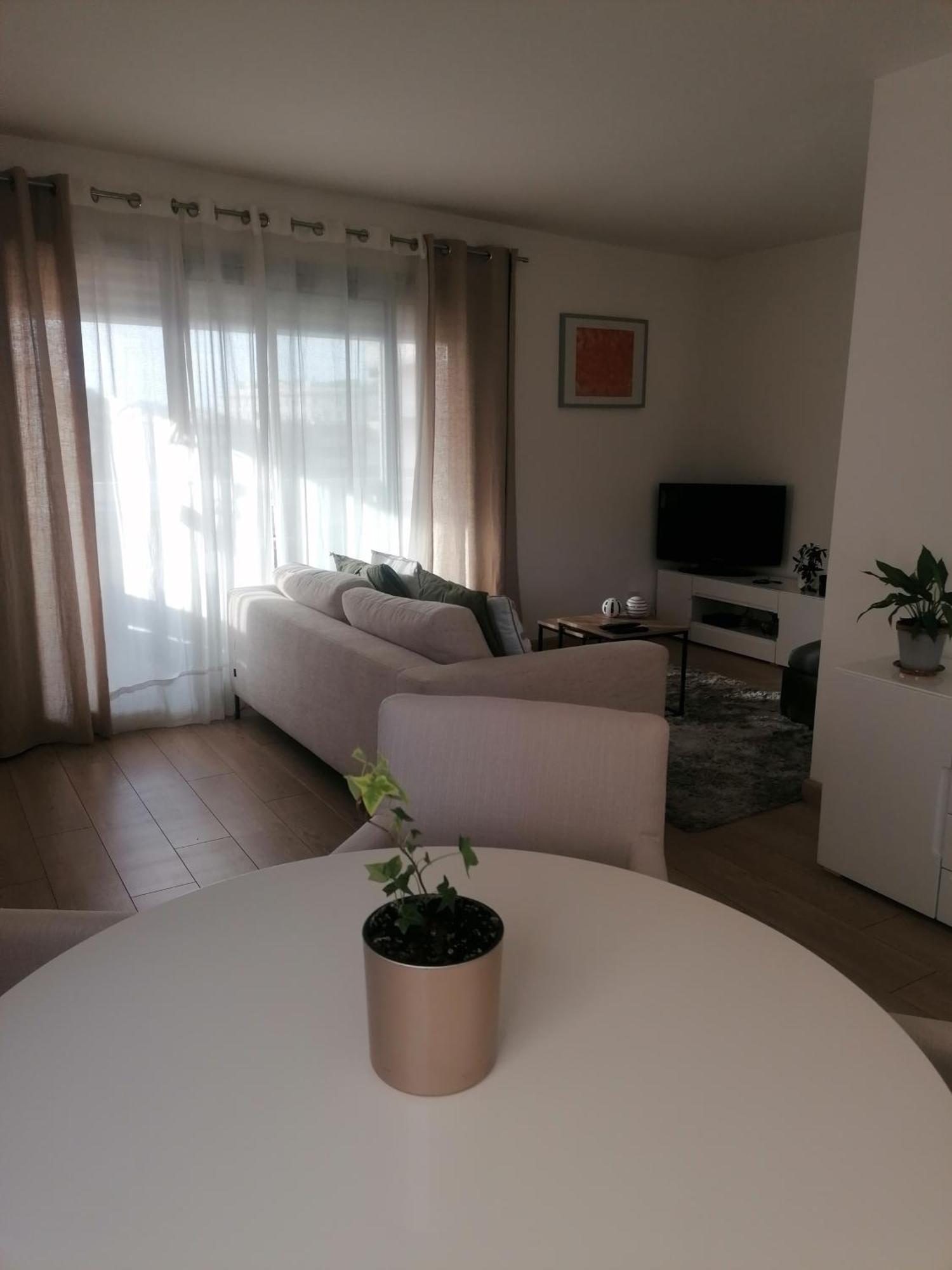 Chambre double avec salle de bain commune, a 2 min de la Croisette Cannes Extérieur photo